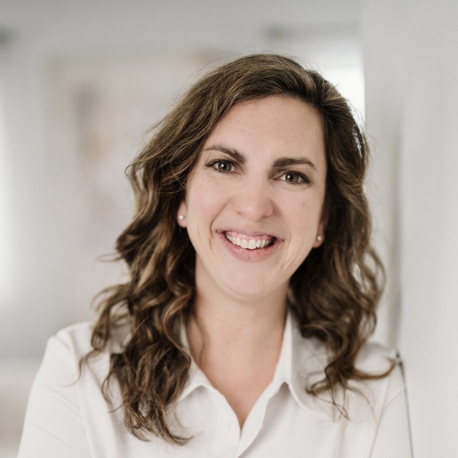 Monique Walsh Headshot