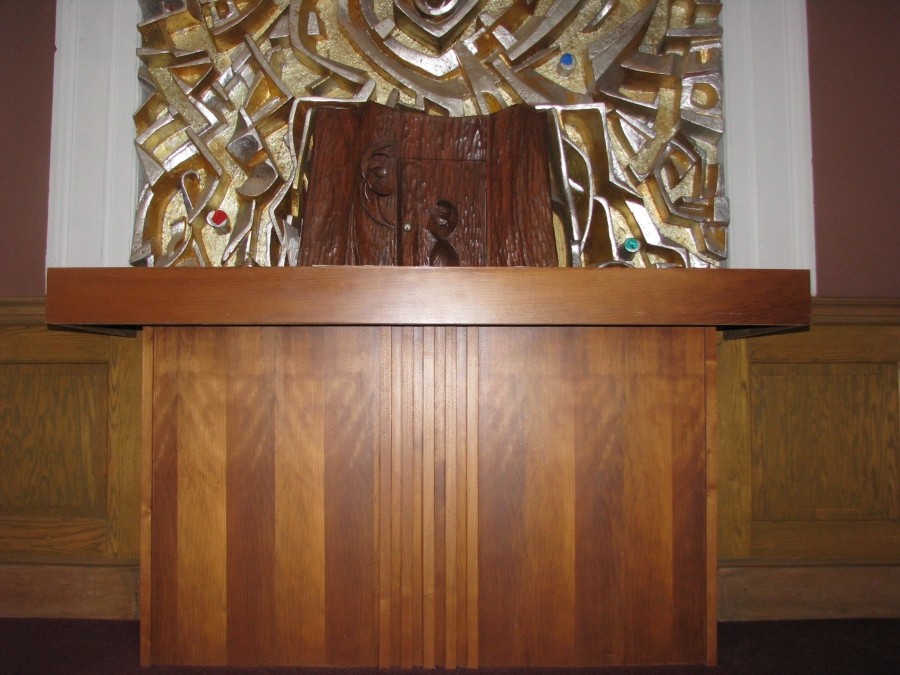 Picture of the Emmanuel Tabernacle inside a StFX Chapel