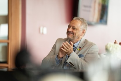Dr. Hakin