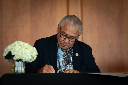 signing 3