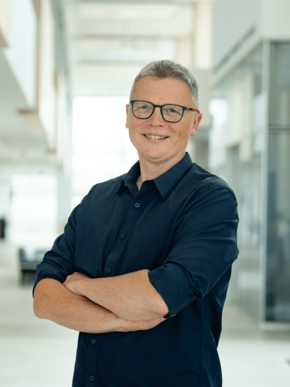Headshot of Dr. Wojciech Tokarz